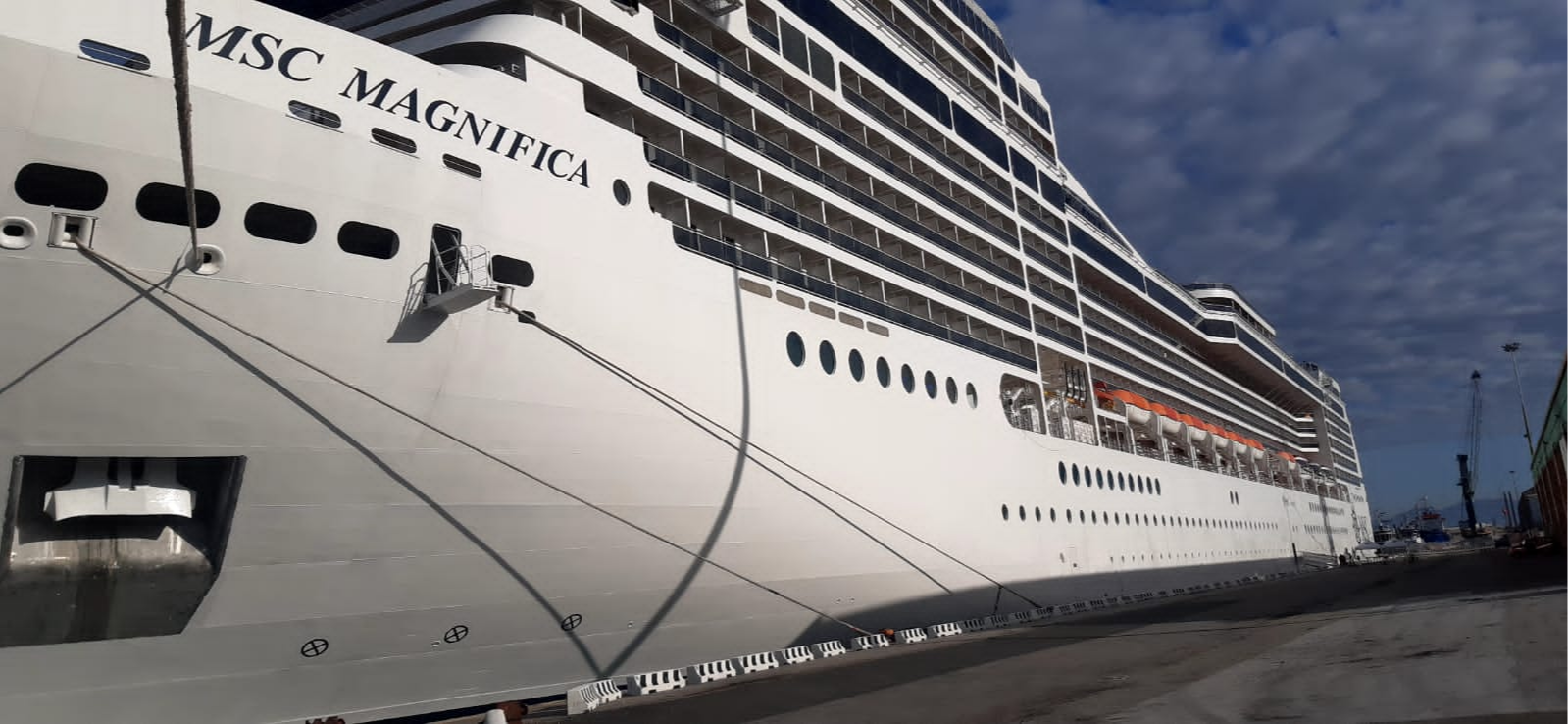 Nave da crociera MSC MAgnifica ormeggiata al Porto di Livorno